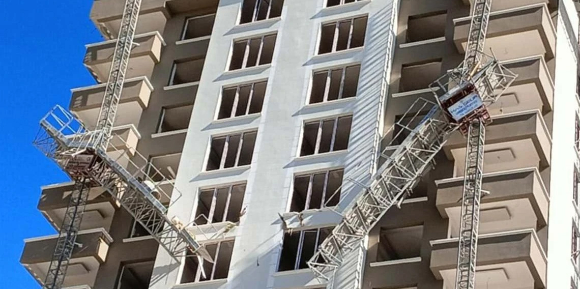 Kırılan yük asansöründen düşen inşaat işçisi kuzenler hayatını kaybetti
