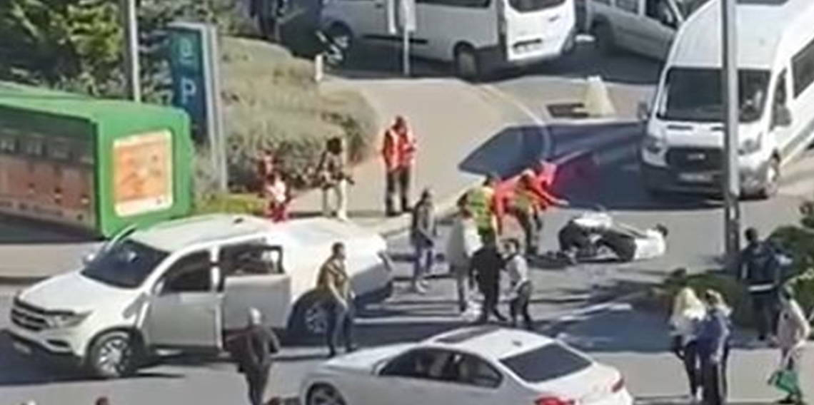 Hastane girişinde kavga: Taraflar tekme tokat birbirine girdi