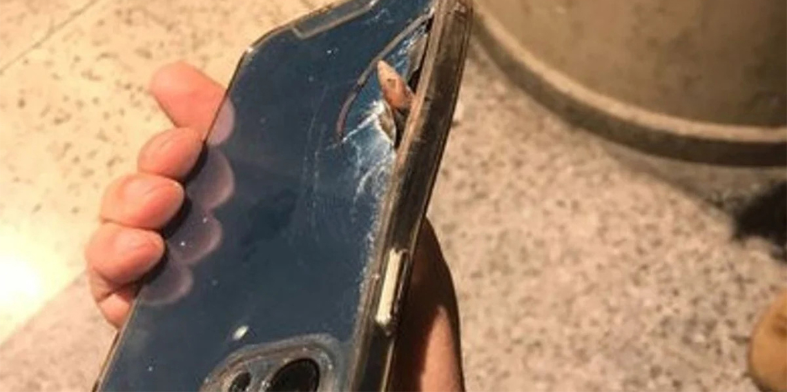 Gece şarjda bırakılan iPhone 14 Pro Max bomba gibi patladı