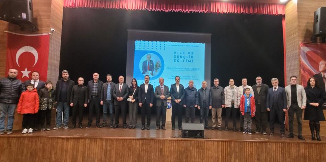 Vezirköprü’de 'Aile ve Gençlik Eğitimi' konferansı düzenlendi