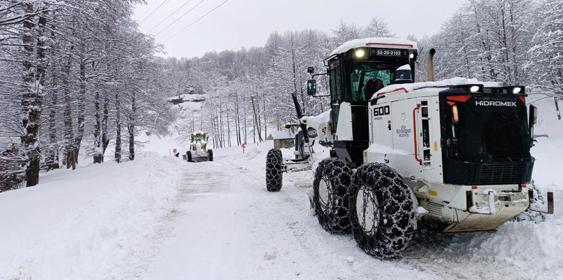 Ordu'da kardan kapanan 465 mahalle yolundan 342’si ulaşıma açıldı