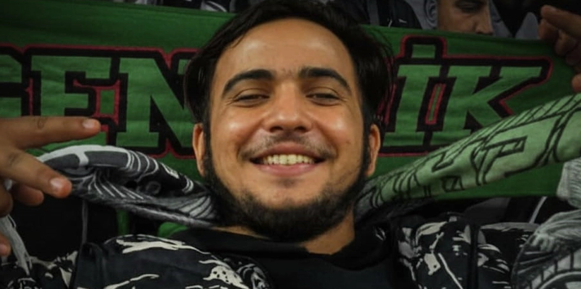 Kocaeli’de tribünden düşen genç taraftar hayatını kaybetti