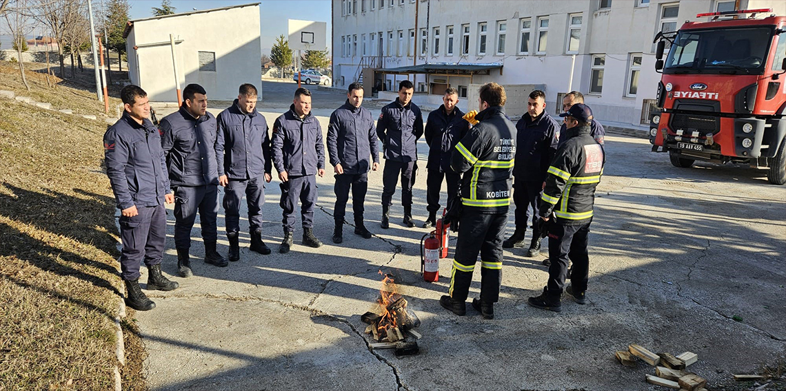 İtfaiye ekiplerinden jandarma personeline yangın eğitimi