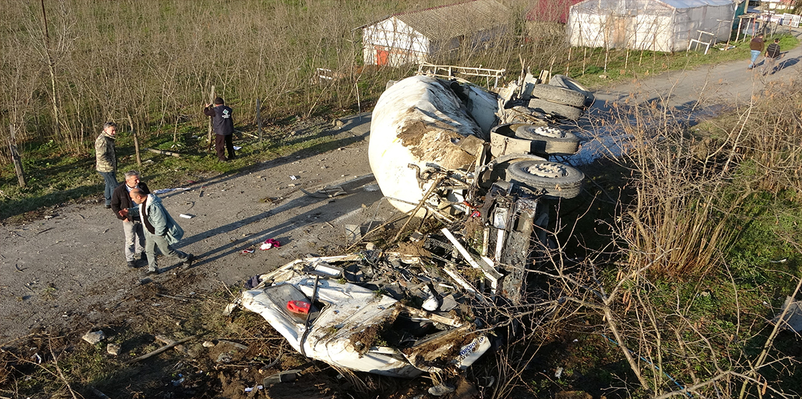 İstinat duvarından uçan beton mikseri kağıt gibi ezildi