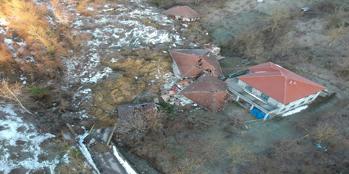 Sinop'taki heyelan bölgesi havadan görüntülendi