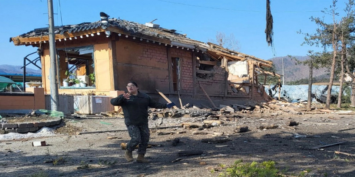 Güney Kore ordusu savaş uçağından yerleşim bölgesine yanlışlıkla 8 bomba atıldığını açıkladı