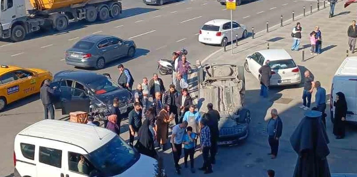 Kırmızı ışık ihlali kaza getirdi: 5 yaralı
