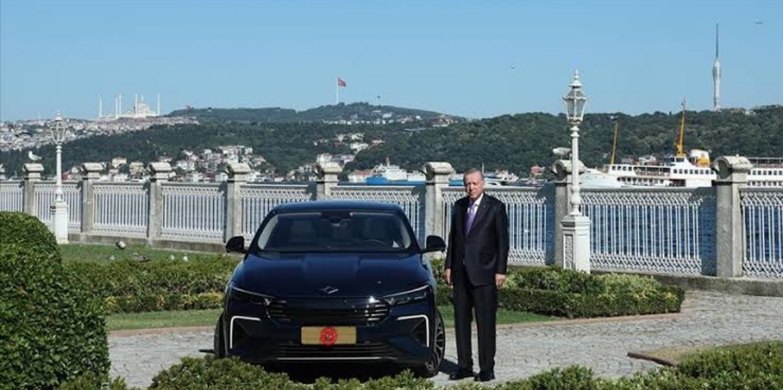 Cumhurbaşkanı Erdoğan, Togg’un yeni modeli T10F’yi test etti