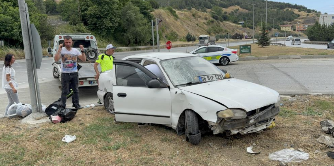 Samsun'da kontrolden çıkan otomobil refüje çıktı! 