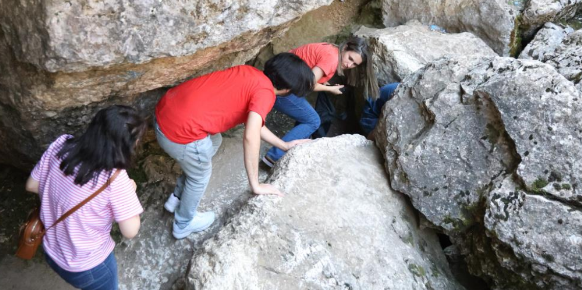 Sıcaktan bunalanlar Buzluk Mağarası'na akın etti