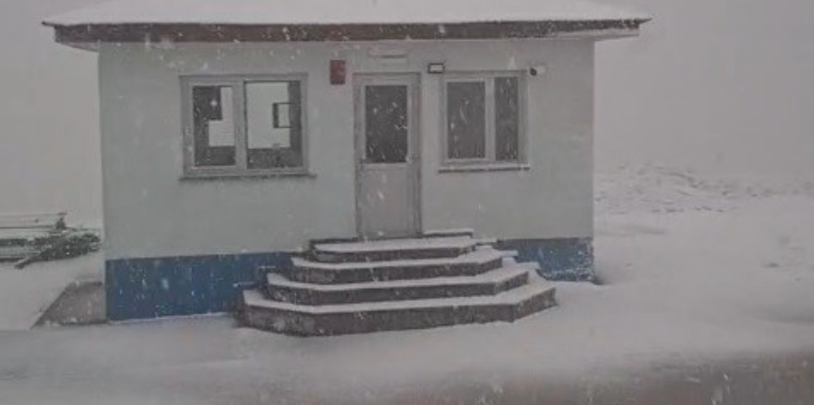 Bayburt’un yüksek kesimlerine kar yağdı