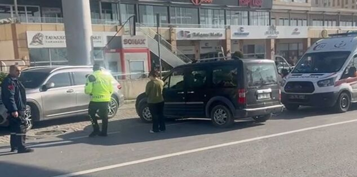 İki kadın sokak ortasında birbirlerini bıçakladılar