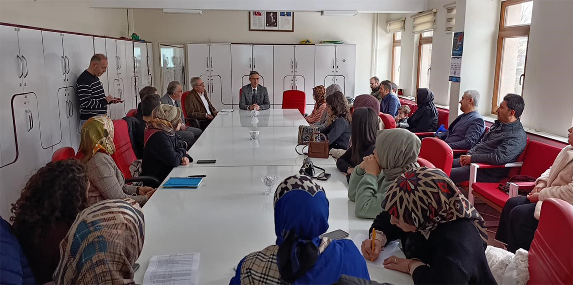 Bayburt'ta yapılan zümre toplantısında akademik başarıyı artırma hedeflendi