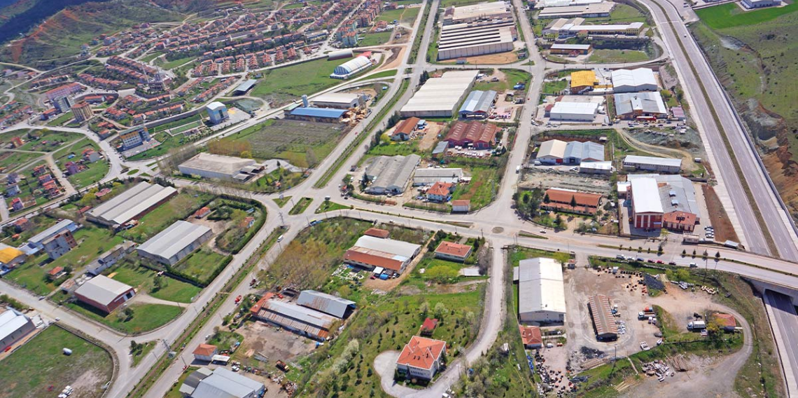 Tokat OSB’de Kereste Fabrikasında Yangın: Silo Alevlere Teslim Oldu