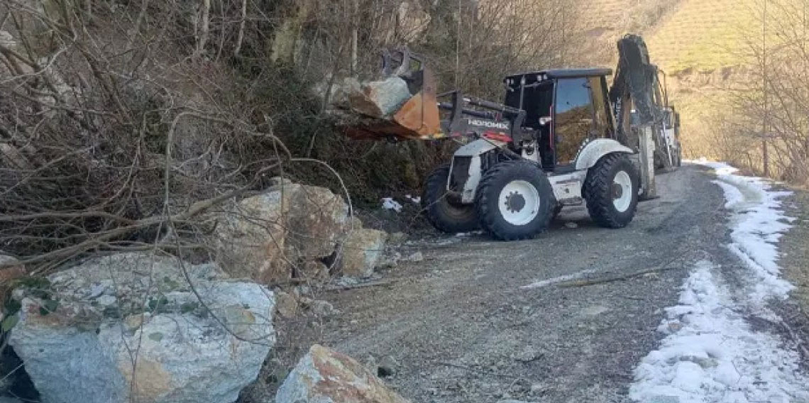 Ordu’da eriyen karlar heyelanlara yol açtı!