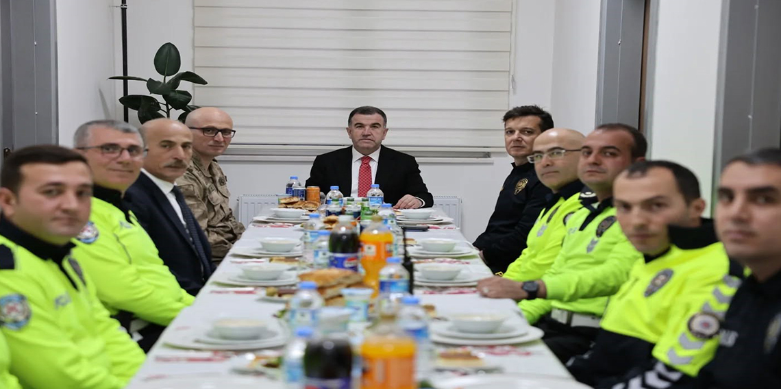 Vali Eldivan emniyet personeliyle iftarda bir araya geldi