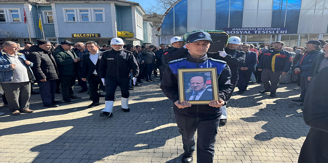 Bakan Tunç, eski belediye başkanının cenaze törenine katıldı