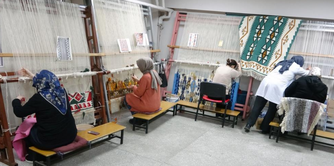 Keşaplı Kadınlar Karabulduk Kilimleriyle Geleneği Yaşatıyor