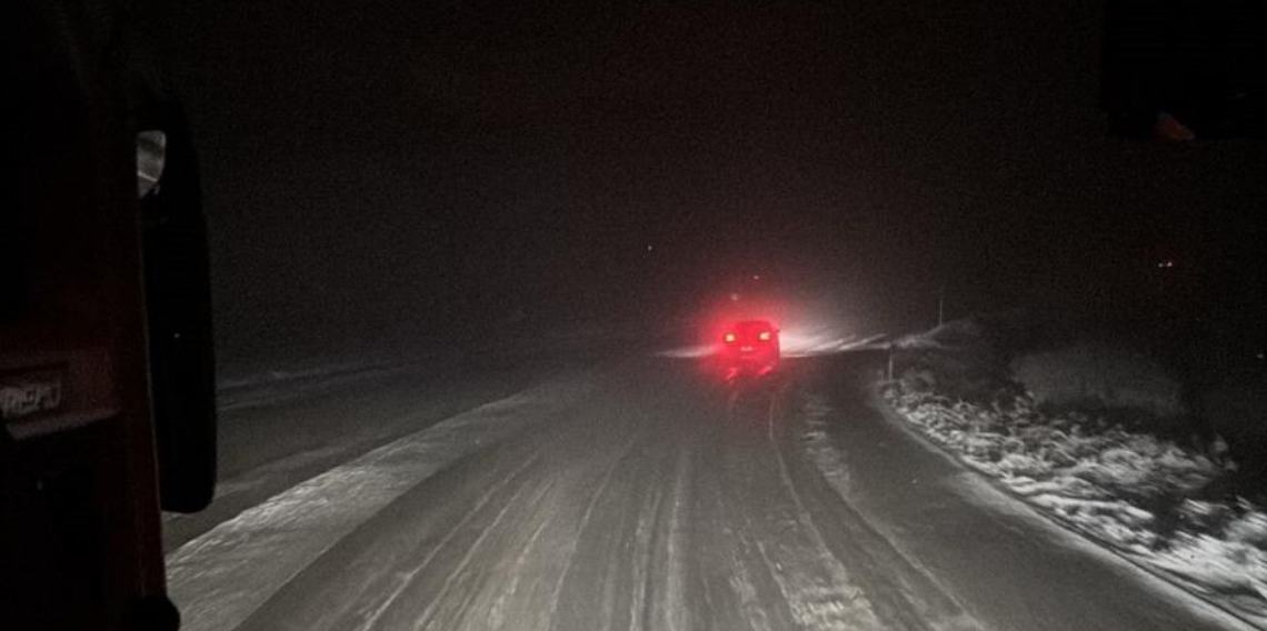 Kop Dağı Geçidi’nde Kar ve Tipi Ulaşımı Zorlaştırdı