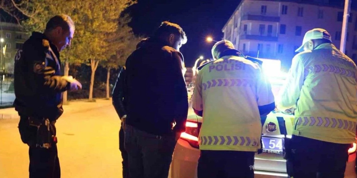 Alkollü yakalanan sürücü polise dert yandı