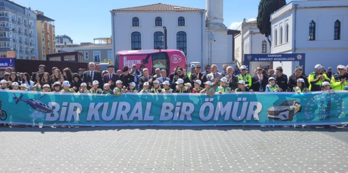 Minikler direksiyona geçti, vatandaşlar takla simülasyonunu deneyimledi
