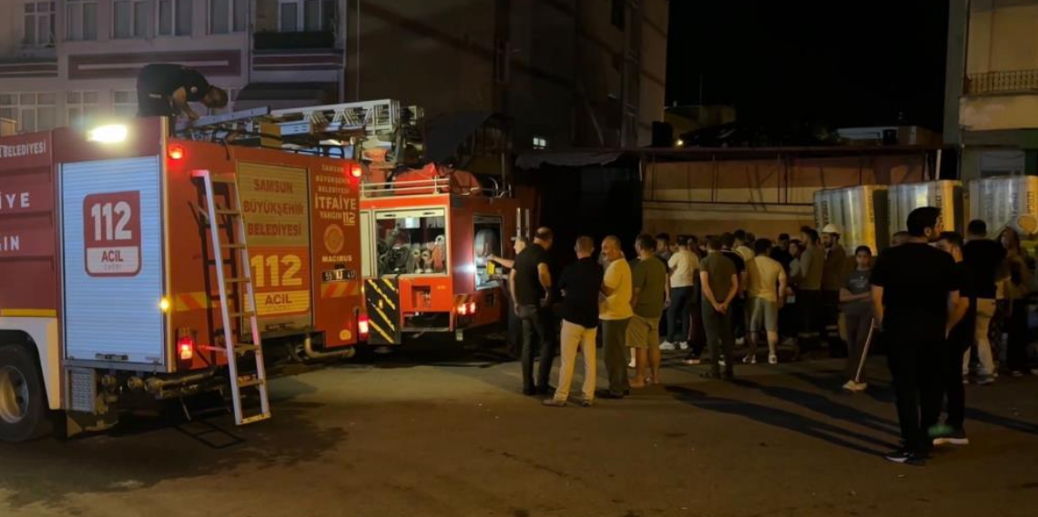 Samsun'da Boya Deposunda Korkutan Yangın! 