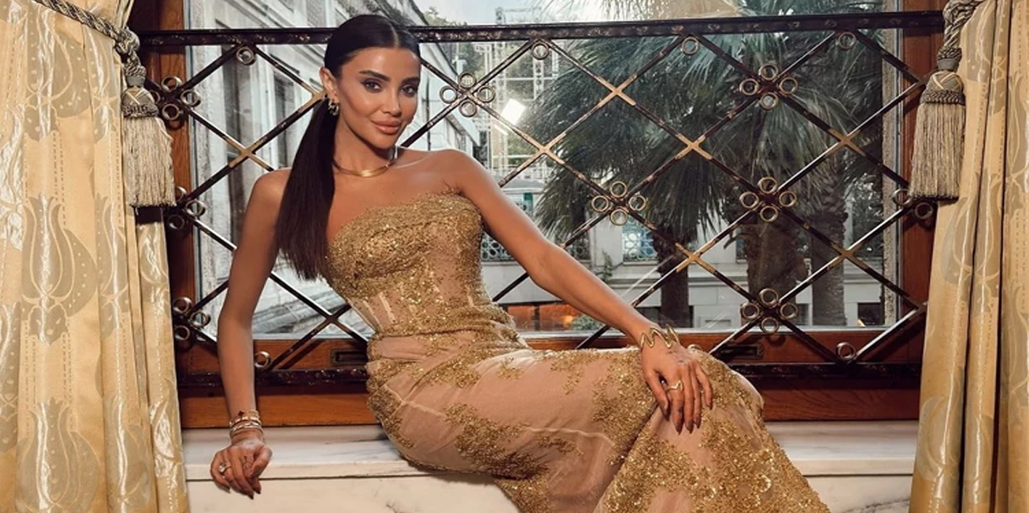 Özge Ulusoy kendi doğumundan 62 yıl önceki modayı günümüze taşıdı