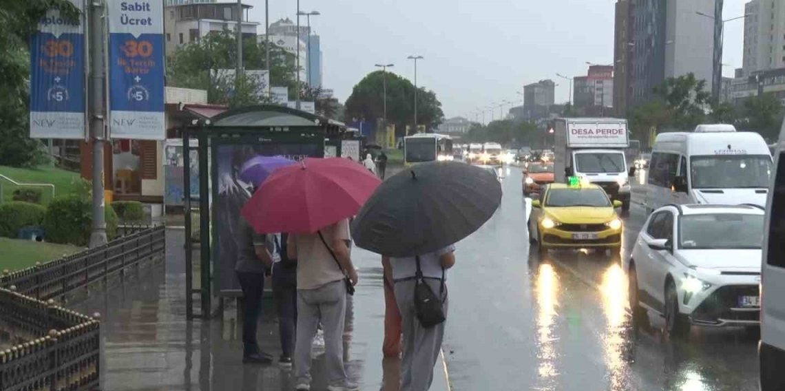 İstanbul’da sağanak yağış sabah saatlerinde de etkisini sürdürüyor