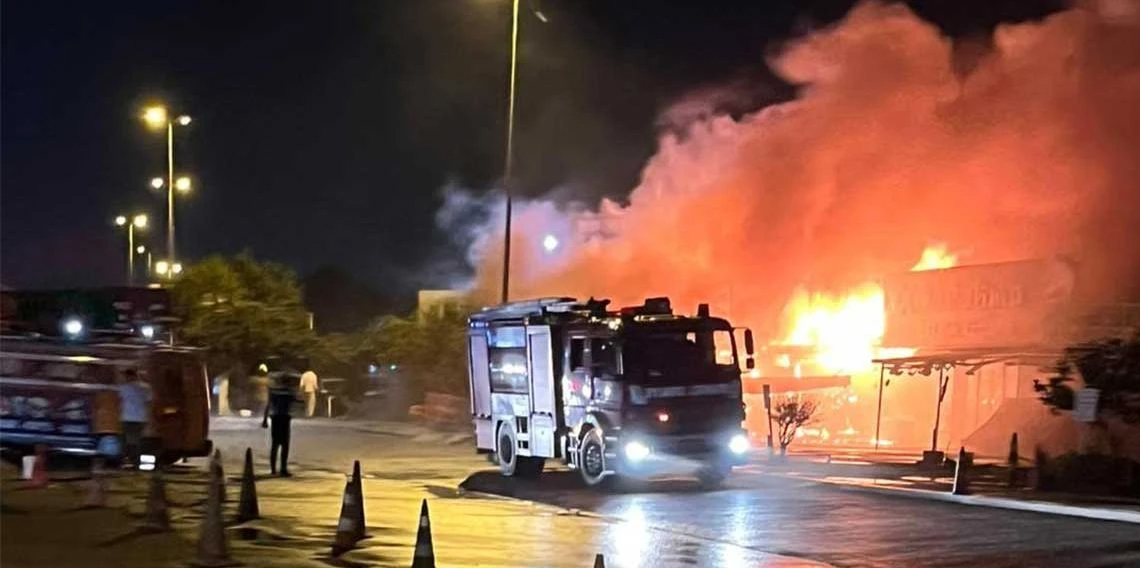 Kartal’da balıkçı barınağı alev alev yandı