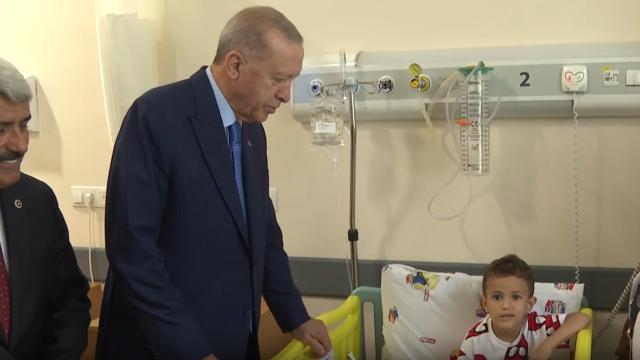 Cumhurbaşkanı Erdoğan Gölcük Devlet Hastanesi'ni ziyaret etti