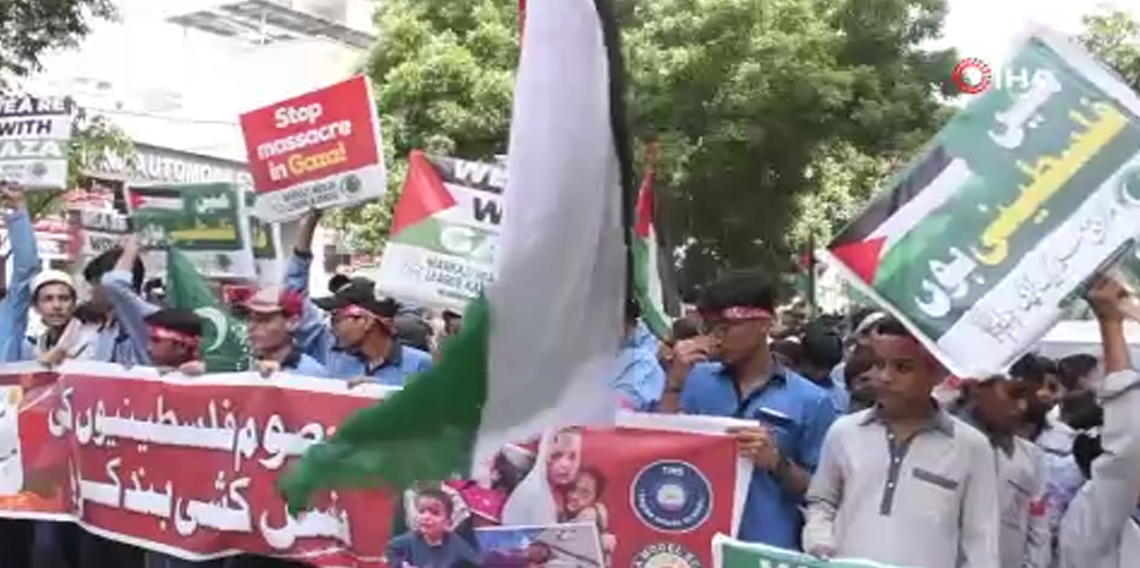 Pakistan’da İsrail’in Gazze’ye yönelik saldırıları ikinci yılında protesto edildi