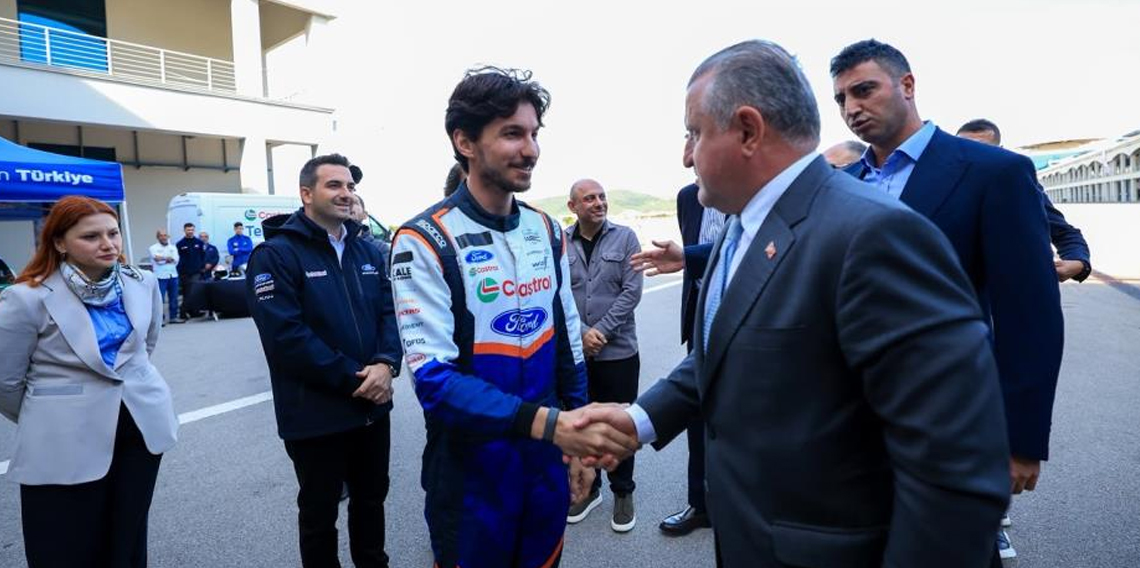 Bakan Bak, Formula 1 öncesi İstanbul Park'ta sürüş yaptı