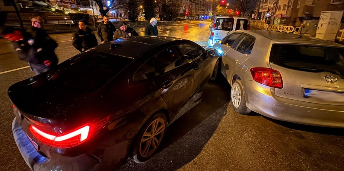 Direksiyon başında sızan sürücü zorla uyandırıldı