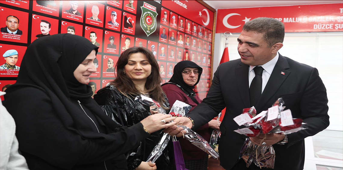 Şehit ve gazi anneleri ile eşleri unutulmadı