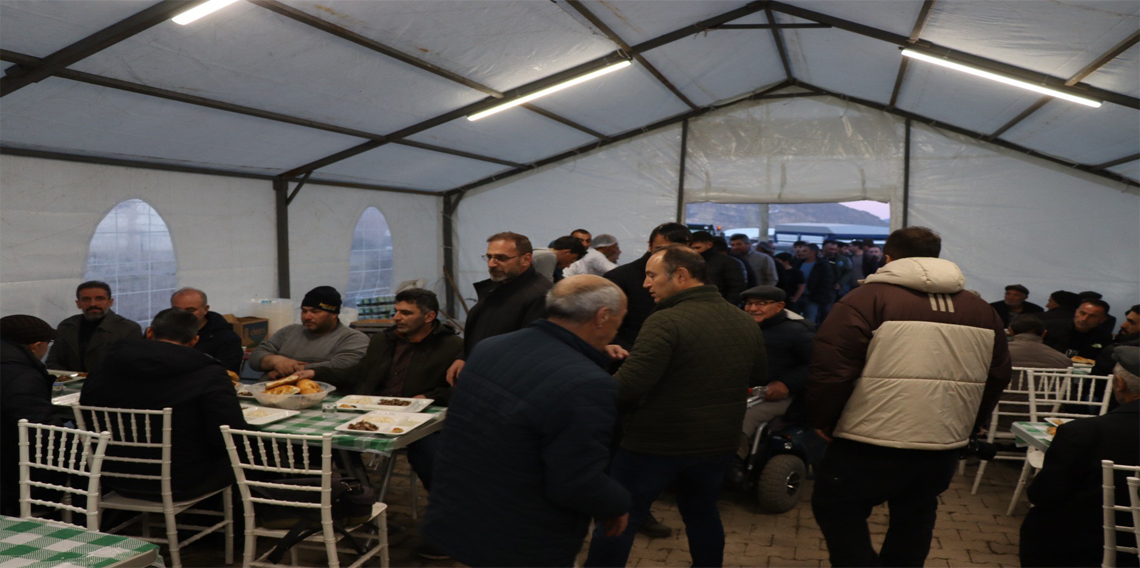  350 kişiye iftar yemeği veriliyor