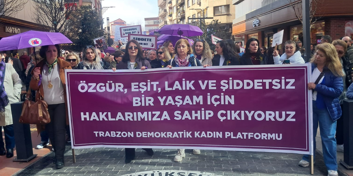 Trabzon'da kadınlardan 8 Mart yürüyüşü