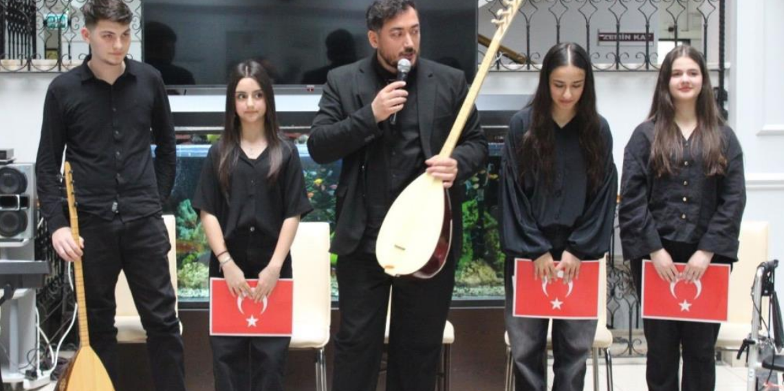Samsun'da liseliler milli ve manevi değerleri ezgilerle yaşatıyor