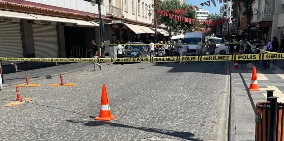 Diyarbakır’da Yapı Kredi Bankası Şubesi'ne silahlı saldırı