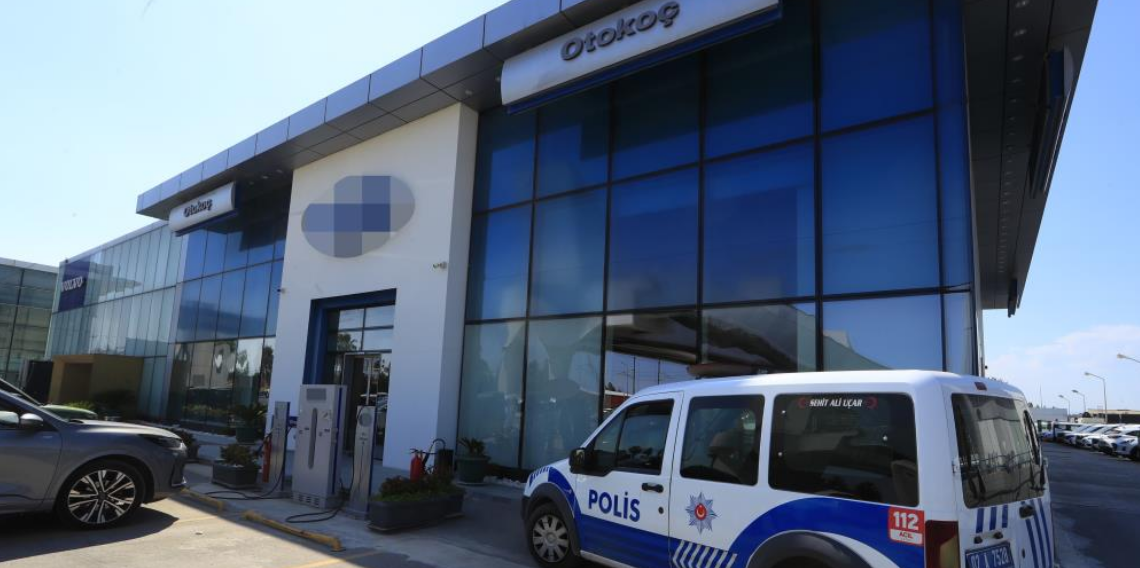Antalya'da Otokoç bayiine silahlı saldırı