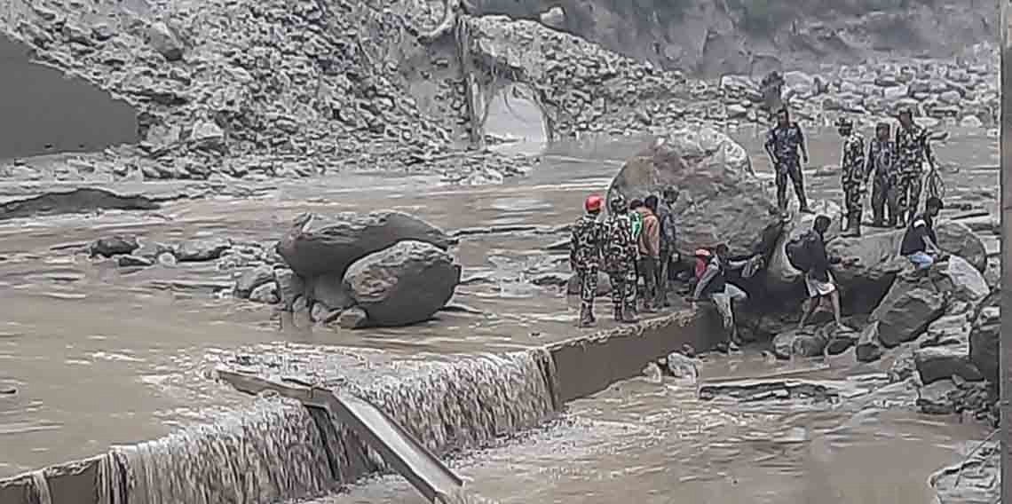 Nepal-Çin sınırında sel felaketi: 1 ölü, 28 kayıp