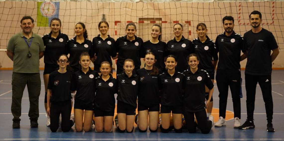 Rize'nin genç voleybolcuları, gözünü Anadolu Yıldızlar Ligi kupasına dikti