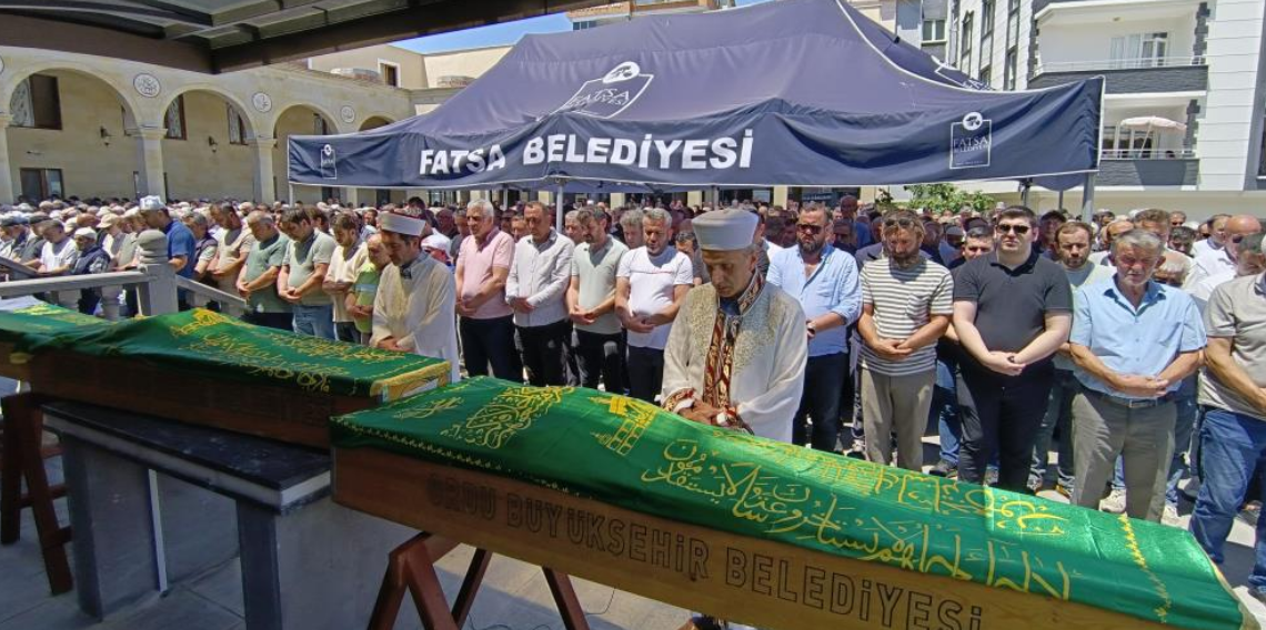 Kardeş katliamında hayatını kaybeden aile son yolculuğuna uğurlandı