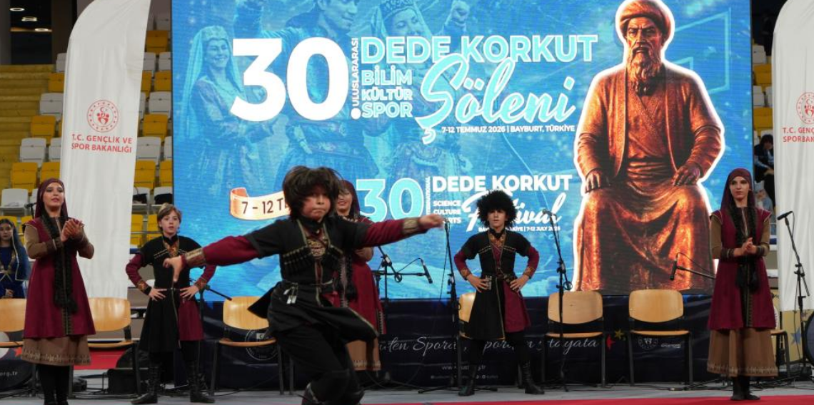 Dede Korkut Şöleni’nde 11 ülkeden 15 ekip sahne aldı