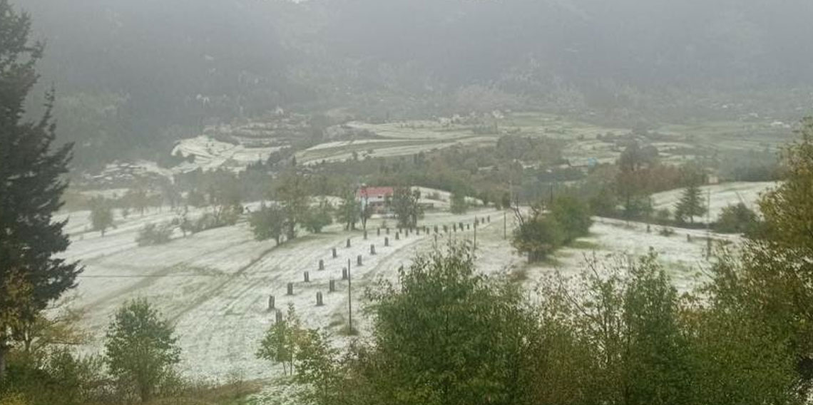 Dolu yağışı Artvin’i beyaz örtüyle kapladı