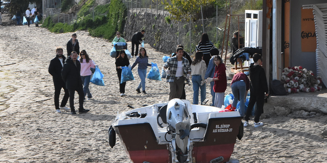 Sinop Üniversitesi öğrencilerinden sahil temizliği