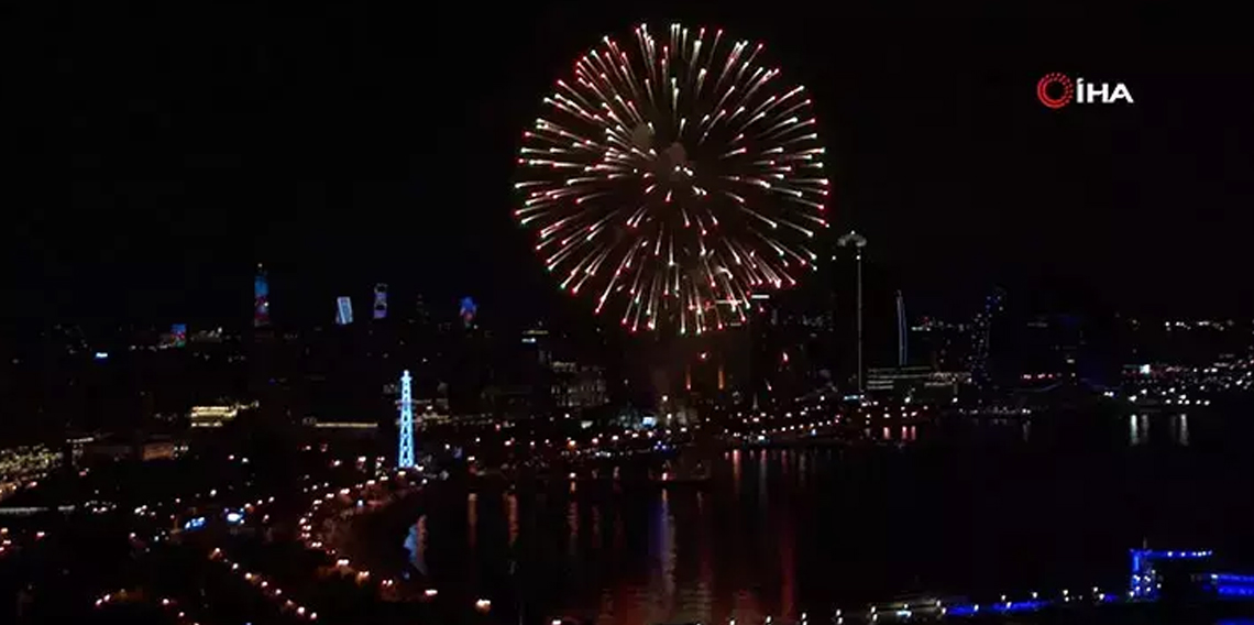 Azerbaycan’da 8 Kasım Zafer Günü havai fişek gösterileri ile kutlandı