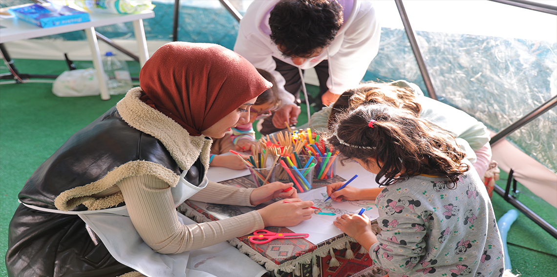 Kahramanmaraş’ta Ramazan panayırında çocuklar doyasıya eğleniyor