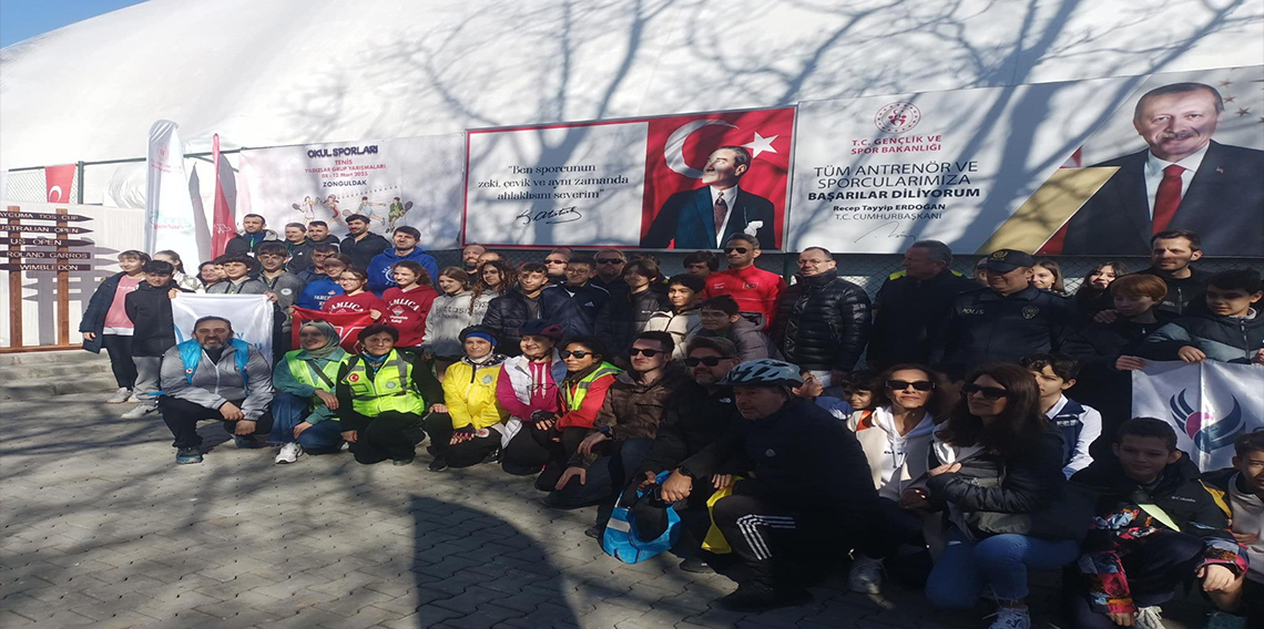 Okul sporları tenis yıldızlar grup maçları Çaycuma’da başladı