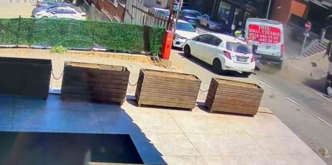 Üsküdar’da feci kaza kamerada: Motosiklet sürücüsünün bacağı koptu