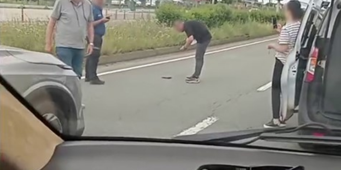 Rize'de yol ortasında bulunan tabanca alarma geçirdi! 